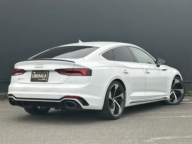 アウディ ＲＳ５ スポーツバック 茨城県 2019(令1)年 7.8万km グレイシアホワイトメタリック 純正ナビ/（AM.FM.CD.DVD.BT）/フルセグTV/360°カメラ/ETC2.0/前後ドラレコ/BANG＆OLUFSEN/Audiプレセンス/Audiサイドアシスト/Audiアクティブレーンアシスト/ACC/Pシフト/ステアリングスイッチ/Aホールド/アンビエントライト/D/N席パワーシート/D/N席シートヒーター