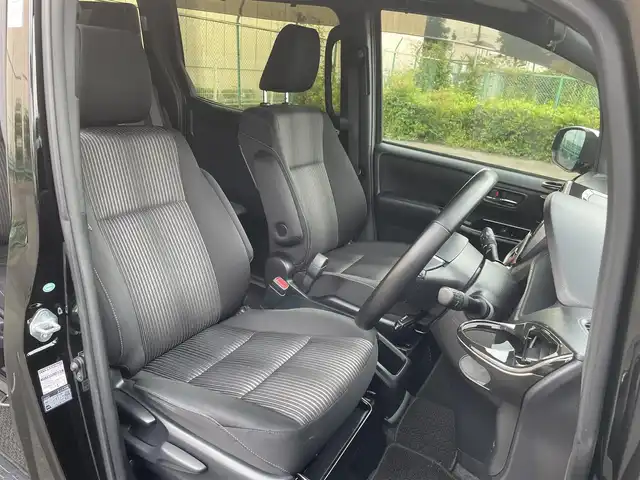 トヨタ ヴォクシー ハイブリッド ZS 煌 東京都 2018(平30)年 4.2万km ブラック アルパインナビ/バックモニター/天吊モニター/プリクラッシュセーフティ/レーンディパーチャー/オートマチックハイビーム/クルーズコントロール/両側電動スライドドア/ＥＴＣ/シートヒーター