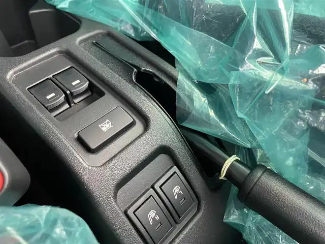 スズキ ジムニー ノマド FC 愛知県 2025(令7)年 0.1万km未満 黒 登録済み未使用車　/前席シートヒーター/スズキセーフティサポート/・スズキデュアルカメラサポート/・コーナーセンサー　/・アダプティブクルーズコントロール　/・車線逸脱防止装置　/・後方誤進抑制機能　/・先行車発進お知らせ機能/・標識認識機能/ダウンヒルアシストコントロール/トランスフォーレバー/ステアリングリモコン　/革巻きステアリング　/フォグランプ　/ミラーヒーター　/純正フロアマット/純正15インチAW/純正LEDヘッドランプ