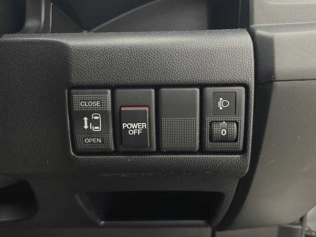 日産 ラフェスタ ハイウェイスター 秋田県 2015(平27)年 0.6万km アルミニウムシルバー ４WD/純正ナビ【FM/AM/CD/DVD/BT】　/左側パワースライドドア　/ＥＴＣ　/バックカメラ　/前方ドライブレコーダー　/ソナー　/シートカバー　/ステアリングリモコン　/横滑り防止装置　/電格ミラー　/フルセグＴＶ /フォグライト  /ウィンカーミラー/純正AW/スマートキー/スペアキー有り/保証書/取扱説明書