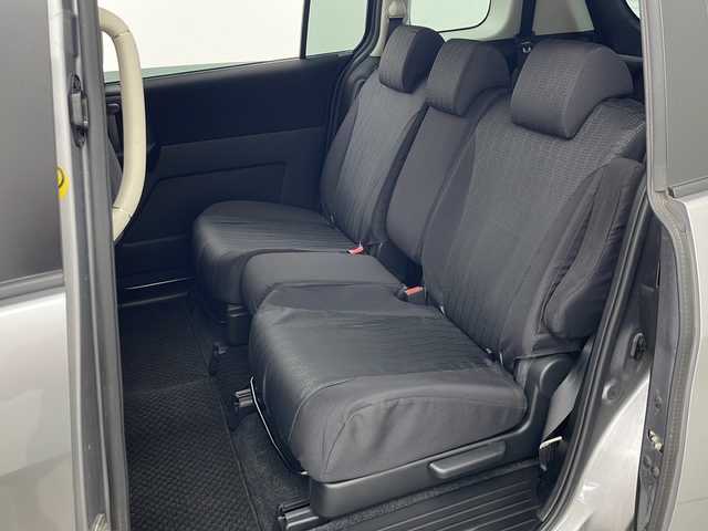 日産 ラフェスタ ハイウェイスター 秋田県 2015(平27)年 0.6万km アルミニウムシルバー ４WD/純正ナビ【FM/AM/CD/DVD/BT】　/左側パワースライドドア　/ＥＴＣ　/バックカメラ　/前方ドライブレコーダー　/ソナー　/シートカバー　/ステアリングリモコン　/横滑り防止装置　/電格ミラー　/フルセグＴＶ /フォグライト  /ウィンカーミラー/純正AW/スマートキー/スペアキー有り/保証書/取扱説明書