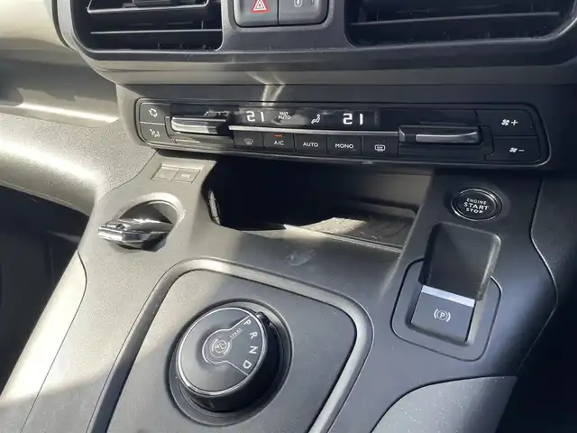 シトロエン ベルランゴ シャイン 栃木県 2021(令3)年 2万km 茶 AppleCarPlay/ナビ/フルセグTV/サイド・バックカメラ/ETC/パドルシフト/ACC/アクティブセーフブレーキ/ブラインドスポット /両側スライドドア/パノラミックガラスルーフ/ドライブレコーダー