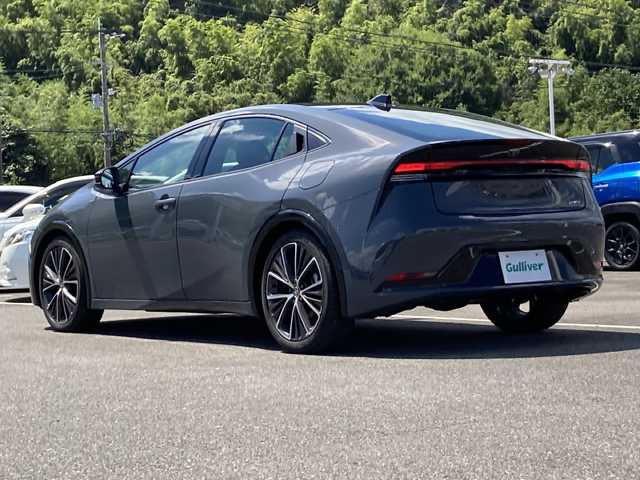 トヨタ プリウス Z 佐賀県 2023(令5)年 1.4万km グレー パノラマルーフ/純正12.3インチディスプレイオーディオ/ナビキット/パノラマミックビューモニター/プリクラッシュセーフティ/レーンディパーチャーアラート/オートハイビーム/アダプティブクルーズコントロール/クリアランスソナー/ブラインドスポットモニター/リアクロストラフィックアラート/パーキングアシスト/レザーシート/メモリパワーシートシート/シートヒーター/エアシート/ステアリングヒーター/ステアリングリモコン/パワートランク/スマートルーミラー/電動パーキングブレーキ/オートブレーキホールド/AC100V/プッシュスタート/スマートキー/LEDヘッドライト/純正19インチアルミホイール/ボディカラー:アッシュ〈1M2〉