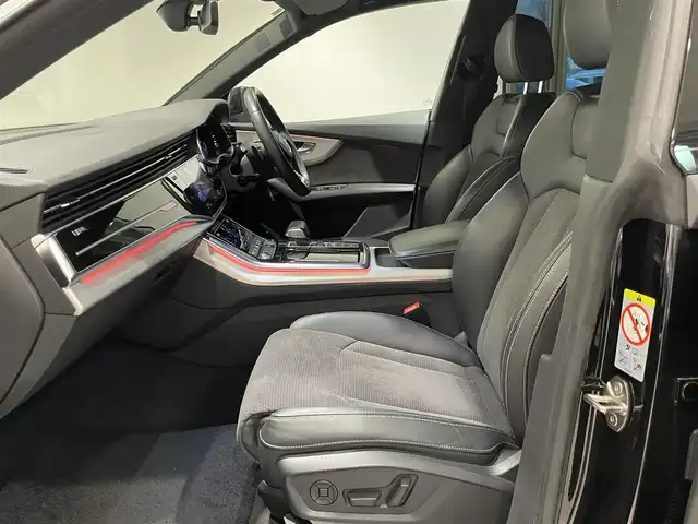 アウディ Ｑ８ 55TFSIクワトロ デビューPKG Sライン 愛知県 2019(令1)年 5.1万km ディープブラックパールエフェクト ＢＡＮＧ＆ＯＬＵＦＳＥＮサウンド　/バーチャルコクピット　/マトリクスＬＥＤ　/純正ナビ　/サラウンドビューモニター　/フルセグＴＶ　/Bluetooth/AppleCarPlay/AndroidAuto/ハーフレザー　/シートヒーター　/Ａｕｄｉプレセンス　/サイドアシスト　/アダプティブドライブアシスト/ブラインドスポットモニター/パワーバックドア/プッシュスタート/アイドリングストップ/ウィンカーミラー