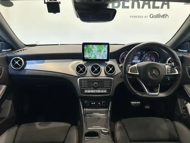 メルセデス・ベンツ ＣＬＡ１８０ AMG スタイル 福岡県 2017(平29)年 3.2万km カルサイトホワイト 純正ナビ　/バックカメラ　/フルセグ　/サンルーフ　/ＡＣＣ　/ＢＳＭ　/レーンキープ　/ハーフレザーシート　/パワーシート　/シートヒーター　/アンビエントライト　/ＬＥＤライト　/スマートキー　/フットトランクオープン