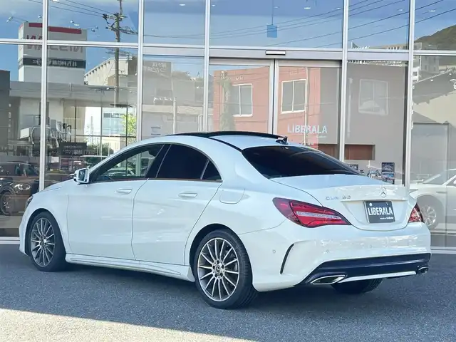 メルセデス・ベンツ ＣＬＡ１８０ AMG スタイル 福岡県 2017(平29)年 3.2万km カルサイトホワイト 純正ナビ　/バックカメラ　/フルセグ　/サンルーフ　/ＡＣＣ　/ＢＳＭ　/レーンキープ　/ハーフレザーシート　/パワーシート　/シートヒーター　/アンビエントライト　/ＬＥＤライト　/スマートキー　/フットトランクオープン