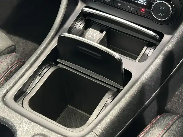 メルセデス・ベンツ ＣＬＡ１８０ AMG スタイル 福岡県 2017(平29)年 3.2万km カルサイトホワイト 純正ナビ　/バックカメラ　/フルセグ　/サンルーフ　/ＡＣＣ　/ＢＳＭ　/レーンキープ　/ハーフレザーシート　/パワーシート　/シートヒーター　/アンビエントライト　/ＬＥＤライト　/スマートキー　/フットトランクオープン