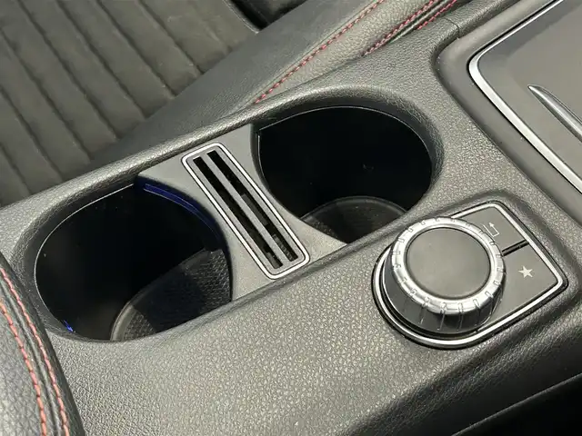 メルセデス・ベンツ ＣＬＡ１８０ AMG スタイル 福岡県 2017(平29)年 3.2万km カルサイトホワイト 純正ナビ　/バックカメラ　/フルセグ　/サンルーフ　/ＡＣＣ　/ＢＳＭ　/レーンキープ　/ハーフレザーシート　/パワーシート　/シートヒーター　/アンビエントライト　/ＬＥＤライト　/スマートキー　/フットトランクオープン
