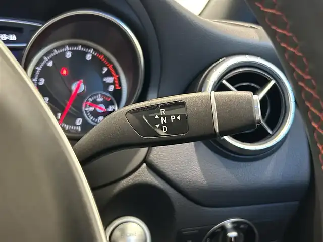 メルセデス・ベンツ ＣＬＡ１８０ AMG スタイル 福岡県 2017(平29)年 3.2万km カルサイトホワイト 純正ナビ　/バックカメラ　/フルセグ　/サンルーフ　/ＡＣＣ　/ＢＳＭ　/レーンキープ　/ハーフレザーシート　/パワーシート　/シートヒーター　/アンビエントライト　/ＬＥＤライト　/スマートキー　/フットトランクオープン