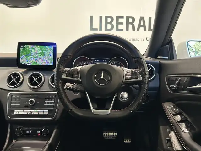 メルセデス・ベンツ ＣＬＡ１８０ AMG スタイル 福岡県 2017(平29)年 3.2万km カルサイトホワイト 純正ナビ　/バックカメラ　/フルセグ　/サンルーフ　/ＡＣＣ　/ＢＳＭ　/レーンキープ　/ハーフレザーシート　/パワーシート　/シートヒーター　/アンビエントライト　/ＬＥＤライト　/スマートキー　/フットトランクオープン