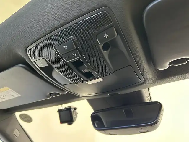 メルセデス・ベンツ ＣＬＡ１８０ AMG スタイル 福岡県 2017(平29)年 3.2万km カルサイトホワイト 純正ナビ　/バックカメラ　/フルセグ　/サンルーフ　/ＡＣＣ　/ＢＳＭ　/レーンキープ　/ハーフレザーシート　/パワーシート　/シートヒーター　/アンビエントライト　/ＬＥＤライト　/スマートキー　/フットトランクオープン