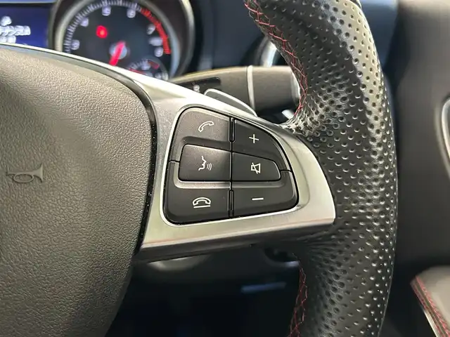メルセデス・ベンツ ＣＬＡ１８０ AMG スタイル 福岡県 2017(平29)年 3.2万km カルサイトホワイト 純正ナビ　/バックカメラ　/フルセグ　/サンルーフ　/ＡＣＣ　/ＢＳＭ　/レーンキープ　/ハーフレザーシート　/パワーシート　/シートヒーター　/アンビエントライト　/ＬＥＤライト　/スマートキー　/フットトランクオープン