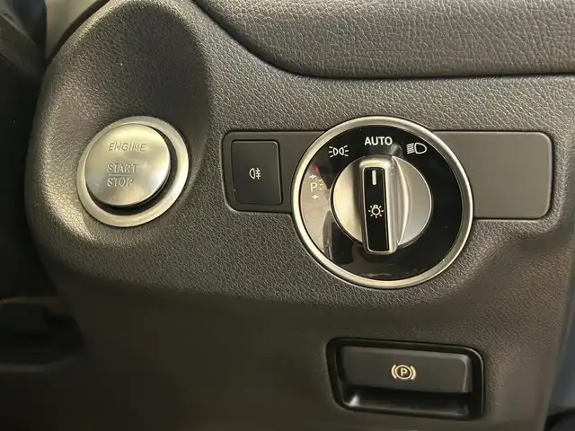 メルセデス・ベンツ ＣＬＡ１８０ AMG スタイル 福岡県 2017(平29)年 3.2万km カルサイトホワイト 純正ナビ　/バックカメラ　/フルセグ　/サンルーフ　/ＡＣＣ　/ＢＳＭ　/レーンキープ　/ハーフレザーシート　/パワーシート　/シートヒーター　/アンビエントライト　/ＬＥＤライト　/スマートキー　/フットトランクオープン
