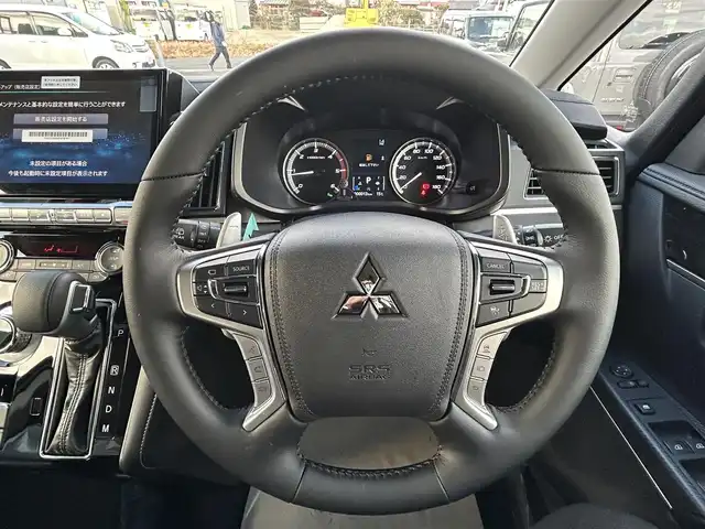 三菱 デリカＤ：５ シャモニー 宮城県 2025(令7)年 0.1千km グラファイトグレーメタリック/ブラックマイカ CHAMONIX (7人)　/ナビ取付パッケージ＋後席用モニター取付パッケージ/電動サイドステップレス/＝＝＝/e-Assist/・衝突被害軽減ブレーキシステム/・車線逸脱警報システム/・レーダークルーズコントロール/・オートマチックハイビーム/・誤発進抑制機能（前進時）/・後側方車両検知警報システム/・後退時車両検知警報システム/アルパイン11インチナビ（EX11NX）/・CD/DVD/・Bluetooth/・フルセグTV/マルチアラウンドモニター（自動暴言ルームミラー）/ワンタッチ開閉機能付パワースライドドア（両側）/パワーバックドア/ハーフレザーシート/運転席パワーシート/シートヒーター/ステアリングヒーター/革巻きステアリング/ステアリングスイッチ/パドルシフト/電動パーキングブレーキ/ブレーキホールド/LEDヘッドランプ/フォグランプ/オートライト/スマートキー＆プッシュスタート/スペアキー1本/電動格納ミラー/純正18インチアルミホイール/W/サイド/カーテンエアバッグ