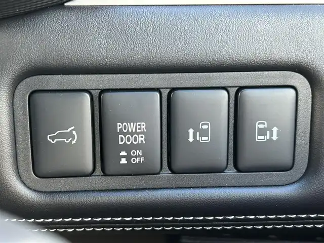 三菱 デリカＤ：５ シャモニー 宮城県 2025(令7)年 0.1千km グラファイトグレーメタリック/ブラックマイカ CHAMONIX (7人)　/ナビ取付パッケージ＋後席用モニター取付パッケージ/電動サイドステップレス/＝＝＝/e-Assist/・衝突被害軽減ブレーキシステム/・車線逸脱警報システム/・レーダークルーズコントロール/・オートマチックハイビーム/・誤発進抑制機能（前進時）/・後側方車両検知警報システム/・後退時車両検知警報システム/アルパイン11インチナビ（EX11NX）/・CD/DVD/・Bluetooth/・フルセグTV/マルチアラウンドモニター（自動暴言ルームミラー）/ワンタッチ開閉機能付パワースライドドア（両側）/パワーバックドア/ハーフレザーシート/運転席パワーシート/シートヒーター/ステアリングヒーター/革巻きステアリング/ステアリングスイッチ/パドルシフト/電動パーキングブレーキ/ブレーキホールド/LEDヘッドランプ/フォグランプ/オートライト/スマートキー＆プッシュスタート/スペアキー1本/電動格納ミラー/純正18インチアルミホイール/W/サイド/カーテンエアバッグ