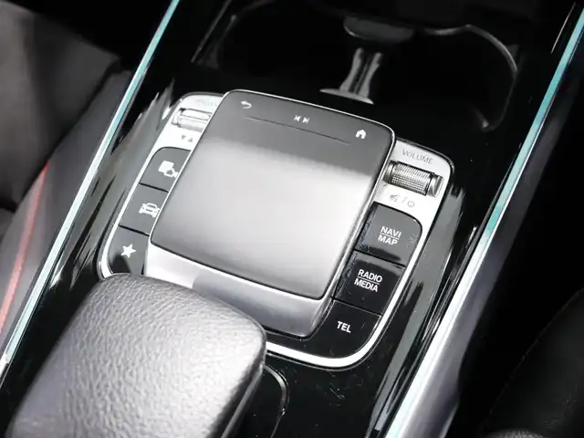 メルセデス・ベンツ ＧＬＢ２００ｄ AMGライン 静岡県 2020(令2)年 4.7万km イリジウムシルバー ＯＰ２０インチＡＷ /ナビＴＶ ３６０°カメラ /ドラレコ　/ハーフレザーシート /シートヒーター /ＡＣＣ　ＬＫＡ　ＢＳＭ /ＬＥＤヘッドライト /ＥＴＣ２．０ /パワーバックドア /無線充電 /自動駐車 /アンビエントライト /パドルシフト /スマートキーX2