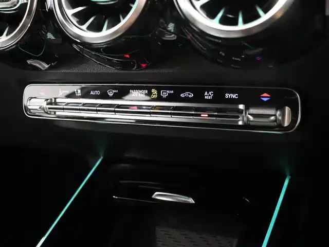 メルセデス・ベンツ ＧＬＢ２００ｄ AMGライン 静岡県 2020(令2)年 4.7万km イリジウムシルバー ＯＰ２０インチＡＷ /ナビＴＶ ３６０°カメラ /ドラレコ　/ハーフレザーシート /シートヒーター /ＡＣＣ　ＬＫＡ　ＢＳＭ /ＬＥＤヘッドライト /ＥＴＣ２．０ /パワーバックドア /無線充電 /自動駐車 /アンビエントライト /パドルシフト /スマートキーX2