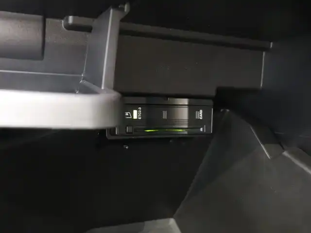 メルセデス・ベンツ ＧＬＢ２００ｄ AMGライン 静岡県 2020(令2)年 4.7万km イリジウムシルバー ＯＰ２０インチＡＷ /ナビＴＶ ３６０°カメラ /ドラレコ　/ハーフレザーシート /シートヒーター /ＡＣＣ　ＬＫＡ　ＢＳＭ /ＬＥＤヘッドライト /ＥＴＣ２．０ /パワーバックドア /無線充電 /自動駐車 /アンビエントライト /パドルシフト /スマートキーX2