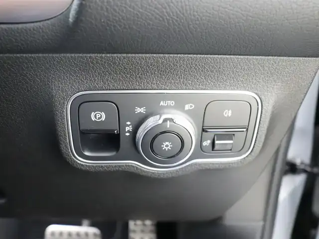 メルセデス・ベンツ ＧＬＢ２００ｄ AMGライン 静岡県 2020(令2)年 4.7万km イリジウムシルバー ＯＰ２０インチＡＷ /ナビＴＶ ３６０°カメラ /ドラレコ　/ハーフレザーシート /シートヒーター /ＡＣＣ　ＬＫＡ　ＢＳＭ /ＬＥＤヘッドライト /ＥＴＣ２．０ /パワーバックドア /無線充電 /自動駐車 /アンビエントライト /パドルシフト /スマートキーX2