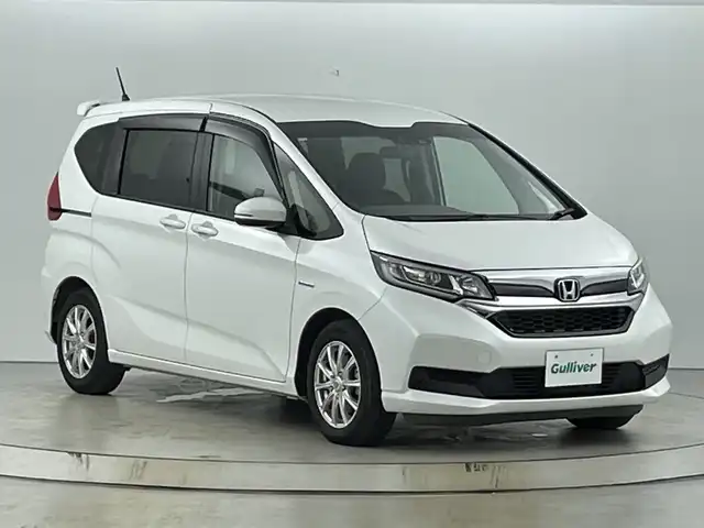 ホンダ フリード ハイブリット G ホンダセンシング 愛知県 2020(令2)年 6.7万km プラチナホワイトパール 禁煙車/純正7インチナビ/（DVD/CD/Bluetooth/フルセグTV/SD)/バックカメラ/ホンダセンシング/・衝突軽減ブレーキ/・レーダークルーズコントロール/・レーンキープアシスト/ドライブレコーダー/ETC/両側パワースライドドア/LEDヘッドライト/15インチアルミホイール/スマートキー/プッシュスタート/フロアマット/横滑り防止装置