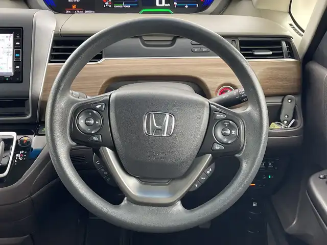 ホンダ フリード ハイブリット G ホンダセンシング 愛知県 2020(令2)年 6.7万km プラチナホワイトパール 禁煙車/純正7インチナビ/（DVD/CD/Bluetooth/フルセグTV/SD)/バックカメラ/ホンダセンシング/・衝突軽減ブレーキ/・レーダークルーズコントロール/・レーンキープアシスト/ドライブレコーダー/ETC/両側パワースライドドア/LEDヘッドライト/15インチアルミホイール/スマートキー/プッシュスタート/フロアマット/横滑り防止装置