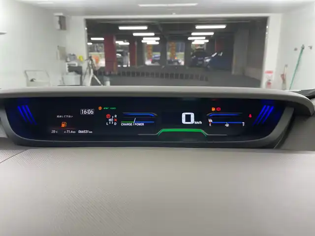 ホンダ フリード ハイブリット G ホンダセンシング 愛知県 2020(令2)年 6.7万km プラチナホワイトパール 禁煙車/純正7インチナビ/（DVD/CD/Bluetooth/フルセグTV/SD)/バックカメラ/ホンダセンシング/・衝突軽減ブレーキ/・レーダークルーズコントロール/・レーンキープアシスト/ドライブレコーダー/ETC/両側パワースライドドア/LEDヘッドライト/15インチアルミホイール/スマートキー/プッシュスタート/フロアマット/横滑り防止装置