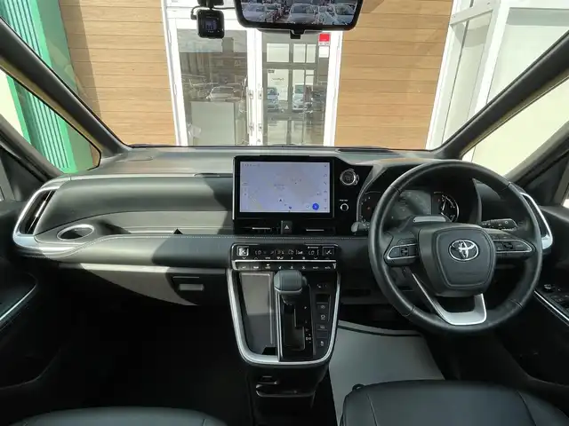 トヨタ ノア S－Z 宮崎県 2022(令4)年 4.3万km アティチュードブラックマイカ 純正10.5型ナビ/フルセグTV/両側パワースライドドア/パワーバックドア/パノラミックビューモニター/ビルトインETC2.0/ドライブレコーダー/駐車支援システム/パーキングサポートブレーキ/ブラインドスポットモニター/カラーヘッドアップディスプレイ/デジタルインナーミラー/プロジェクター式LEDヘッドランプ/デュアルオートエアコン/革巻きステアリング/ステアリングヒーター/ハーフレザーシート/前席/2列目シートヒーター/2列目オットマン/純正17インチアルミホイール/スマートエントリー/スタートシステム/禁煙車