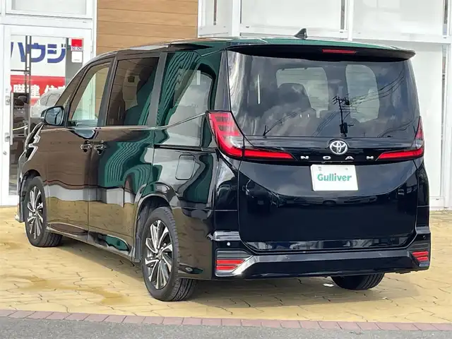 トヨタ ノア S－Z 宮崎県 2022(令4)年 4.3万km アティチュードブラックマイカ 純正10.5型ナビ/フルセグTV/両側パワースライドドア/パワーバックドア/パノラミックビューモニター/ビルトインETC2.0/ドライブレコーダー/駐車支援システム/パーキングサポートブレーキ/ブラインドスポットモニター/カラーヘッドアップディスプレイ/デジタルインナーミラー/プロジェクター式LEDヘッドランプ/デュアルオートエアコン/革巻きステアリング/ステアリングヒーター/ハーフレザーシート/前席/2列目シートヒーター/2列目オットマン/純正17インチアルミホイール/スマートエントリー/スタートシステム/禁煙車