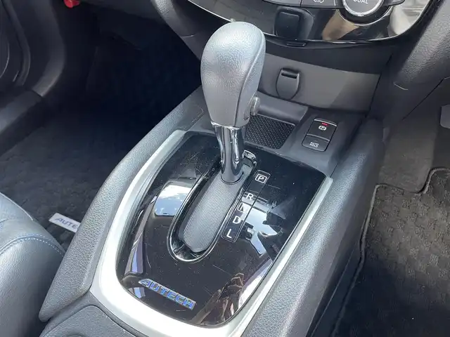 日産 エクストレイル オーテック iパッケージ 滋賀県 2019(令1)年 4.2万km カスピアンブルー 純正9インチナビ/・Bluetooth/CD/DVD/USB/HDMI/フルセグ/全方位カメラ/インテリジェントルームミラー/レザーシート/パワーリアゲート/全席シートヒーター/プッシュスタート/ステアリングリモコン/電子パーキング/オートホールド/オートハイビーム/前後ソナー/ルーフレール/ビルトインETC