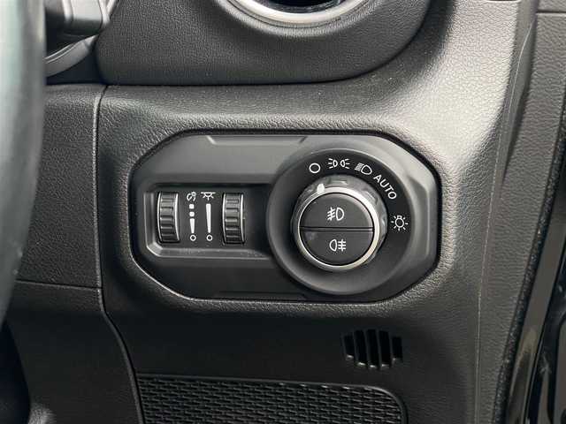 クライスラー・ジープ ジープ ラングラー アンリミテッド サハラ 山梨県 2020(令2)年 4.1万km ブラック 黒革シート/前席シートヒーター/ステアリングヒーター/純正Ｕｃｏｎｎｅｃｔナビ/バックカメラ/左サイドカメラ/フロントカメラ/ＡｐｐｌｅＣａｒＰｌａｙ　/ＡｎｄｒｏｉｄＡｕｔｏ　/フルセグ　/ＵＳＢ　/ＡＵＸ　/Bluetooth/アルパインスピーカー/ＡＣＣ　/ＢＳＡ