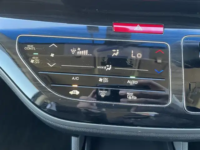 ホンダ オデッセイ アブソルート ホンダセンシング 富山県 2018(平30)年 7万km プラチナホワイトパール 純正ナビ／/フルセグＴＶ／/ＤＶＤ再生／/Ｂｌｕｅｔｏｏｔｈ／/バックカメラ／/ＨＤＭｉ入力端子／/運転席助手席シートヒーター／/運転席パワーシート／/レーダークルコン／/レーンキープアシスト／/ビルトインＥＴＣ/LEDオートライト/ＬＥＤフォグライト