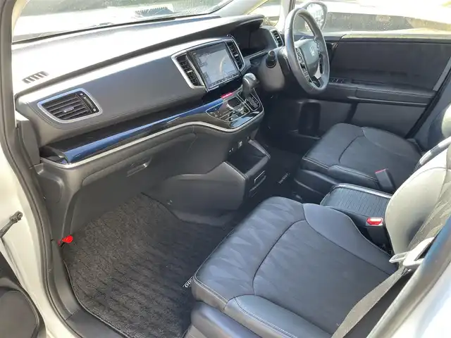 ホンダ オデッセイ アブソルート ホンダセンシング 富山県 2018(平30)年 7万km プラチナホワイトパール 純正ナビ／/フルセグＴＶ／/ＤＶＤ再生／/Ｂｌｕｅｔｏｏｔｈ／/バックカメラ／/ＨＤＭｉ入力端子／/運転席助手席シートヒーター／/運転席パワーシート／/レーダークルコン／/レーンキープアシスト／/ビルトインＥＴＣ/LEDオートライト/ＬＥＤフォグライト