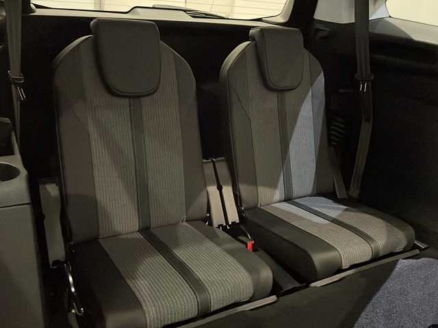 プジョー ５００８ GT 新潟県 2021(令3)年 2.1万km 茶 オプション/パノラミックスライディングルーフ/タッチスクリーン専用カーナビゲーションユニット/フルセグTV/標準装備/アダプティブクルーズコントロール/アドバンスドグリップコントロール（ヒルディセントコントロール付）/アクティブセーフティブレーキ（被害軽減ブレーキ）ディスタンスアラート/ワイドバックアイカメラ/レーンキーピングアシスト/アダプティブヘッドライト/インテリジェントハイビーム/ブラインドスポットモニター/ハンズフリーフットトランクオープナー/Peugeot ミラースクリーン/AppleCarPlay/AndroidAuto/ETC