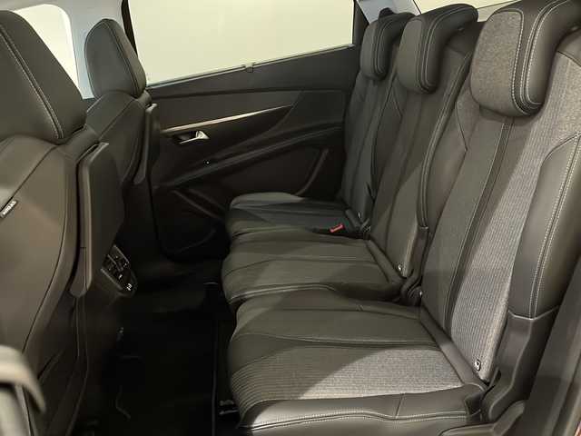 プジョー ５００８ GT 新潟県 2021(令3)年 2.1万km 茶 オプション/パノラミックスライディングルーフ/タッチスクリーン専用カーナビゲーションユニット/フルセグTV/標準装備/アダプティブクルーズコントロール/アドバンスドグリップコントロール（ヒルディセントコントロール付）/アクティブセーフティブレーキ（被害軽減ブレーキ）ディスタンスアラート/ワイドバックアイカメラ/レーンキーピングアシスト/アダプティブヘッドライト/インテリジェントハイビーム/ブラインドスポットモニター/ハンズフリーフットトランクオープナー/Peugeot ミラースクリーン/AppleCarPlay/AndroidAuto/ETC