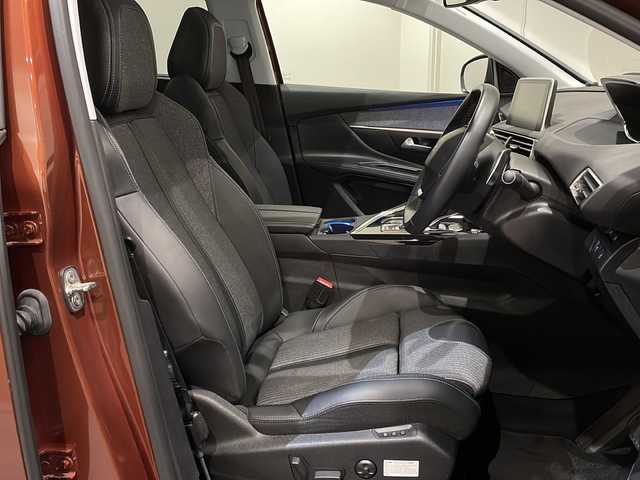 プジョー ５００８ GT 新潟県 2021(令3)年 2.1万km 茶 オプション/パノラミックスライディングルーフ/タッチスクリーン専用カーナビゲーションユニット/フルセグTV/標準装備/アダプティブクルーズコントロール/アドバンスドグリップコントロール（ヒルディセントコントロール付）/アクティブセーフティブレーキ（被害軽減ブレーキ）ディスタンスアラート/ワイドバックアイカメラ/レーンキーピングアシスト/アダプティブヘッドライト/インテリジェントハイビーム/ブラインドスポットモニター/ハンズフリーフットトランクオープナー/Peugeot ミラースクリーン/AppleCarPlay/AndroidAuto/ETC