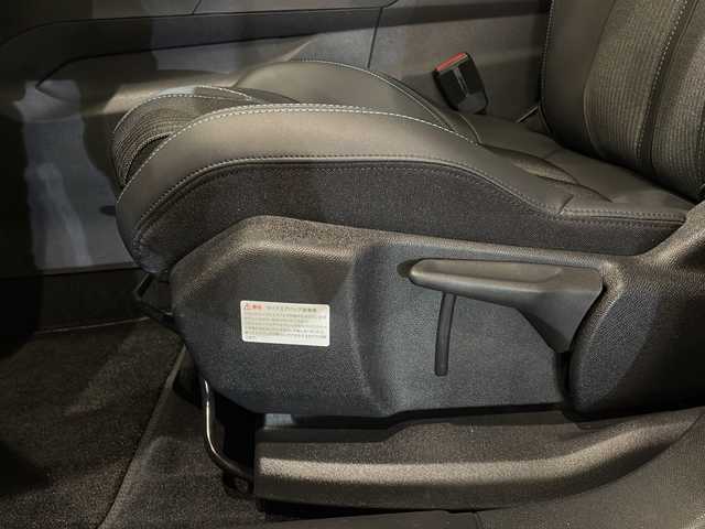 プジョー ５００８ GT 新潟県 2021(令3)年 2.1万km 茶 オプション/パノラミックスライディングルーフ/タッチスクリーン専用カーナビゲーションユニット/フルセグTV/標準装備/アダプティブクルーズコントロール/アドバンスドグリップコントロール（ヒルディセントコントロール付）/アクティブセーフティブレーキ（被害軽減ブレーキ）ディスタンスアラート/ワイドバックアイカメラ/レーンキーピングアシスト/アダプティブヘッドライト/インテリジェントハイビーム/ブラインドスポットモニター/ハンズフリーフットトランクオープナー/Peugeot ミラースクリーン/AppleCarPlay/AndroidAuto/ETC
