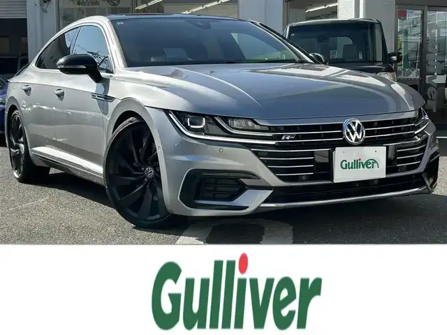 フォルクスワーゲン アルテオン 福岡県 2019(令1)年 10.7万km シルバー サンルーフ/純正ディーラーナビ（TV/BT/DVD/AM/FM/Apple CarPlay)/ヘッドアップディスプレイ/パーキングアシスト/100V充電/パワーシート(前席）/クルーズコントロール/バックカメラ/全方位カメラ/電動リアゲート/ビルトインETC2.0/コーナーセンサー(前後）/パドルシフト/シートヒーター（全席）/ウインカーミラー/アイドリングストップ/USB入力端子/オートエアコン/純正アルミホイール/純正フロアマット/LEDヘッドライト/オートライト/横滑り防止装置/盗難防止装置/カーテンエアバック/スペアキー×1本/取扱説明書/保証書