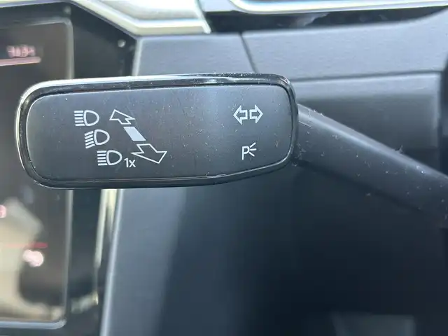 フォルクスワーゲン アルテオン 福岡県 2019(令1)年 10.7万km シルバー サンルーフ/純正ディーラーナビ（TV/BT/DVD/AM/FM/Apple CarPlay)/ヘッドアップディスプレイ/パーキングアシスト/100V充電/パワーシート(前席）/クルーズコントロール/バックカメラ/全方位カメラ/電動リアゲート/ビルトインETC2.0/コーナーセンサー(前後）/パドルシフト/シートヒーター（全席）/ウインカーミラー/アイドリングストップ/USB入力端子/オートエアコン/純正アルミホイール/純正フロアマット/LEDヘッドライト/オートライト/横滑り防止装置/盗難防止装置/カーテンエアバック/スペアキー×1本/取扱説明書/保証書