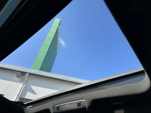 フォルクスワーゲン アルテオン 福岡県 2019(令1)年 10.7万km シルバー サンルーフ/純正ディーラーナビ（TV/BT/DVD/AM/FM/Apple CarPlay)/ヘッドアップディスプレイ/パーキングアシスト/100V充電/パワーシート(前席）/クルーズコントロール/バックカメラ/全方位カメラ/電動リアゲート/ビルトインETC2.0/コーナーセンサー(前後）/パドルシフト/シートヒーター（全席）/ウインカーミラー/アイドリングストップ/USB入力端子/オートエアコン/純正アルミホイール/純正フロアマット/LEDヘッドライト/オートライト/横滑り防止装置/盗難防止装置/カーテンエアバック/スペアキー×1本/取扱説明書/保証書