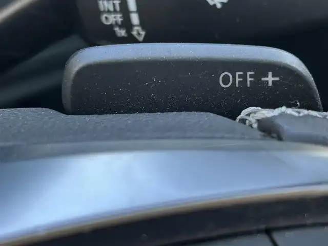 フォルクスワーゲン アルテオン 福岡県 2019(令1)年 10.7万km シルバー サンルーフ/純正ディーラーナビ（TV/BT/DVD/AM/FM/Apple CarPlay)/ヘッドアップディスプレイ/パーキングアシスト/100V充電/パワーシート(前席）/クルーズコントロール/バックカメラ/全方位カメラ/電動リアゲート/ビルトインETC2.0/コーナーセンサー(前後）/パドルシフト/シートヒーター（全席）/ウインカーミラー/アイドリングストップ/USB入力端子/オートエアコン/純正アルミホイール/純正フロアマット/LEDヘッドライト/オートライト/横滑り防止装置/盗難防止装置/カーテンエアバック/スペアキー×1本/取扱説明書/保証書