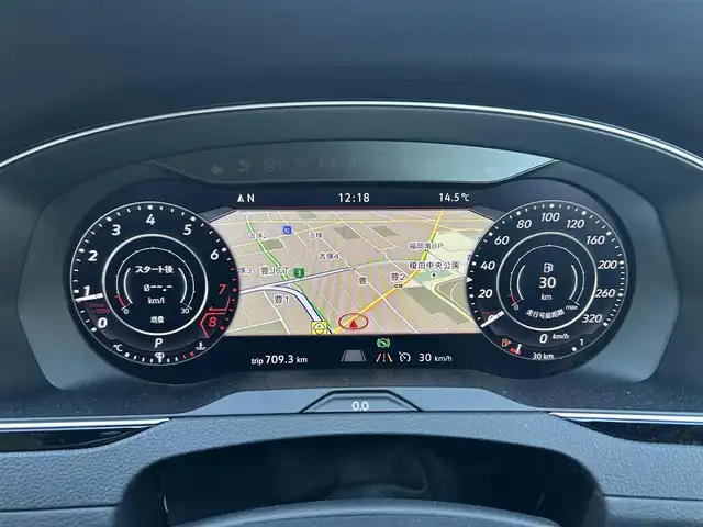 フォルクスワーゲン アルテオン 福岡県 2019(令1)年 10.7万km シルバー サンルーフ/純正ディーラーナビ（TV/BT/DVD/AM/FM/Apple CarPlay)/ヘッドアップディスプレイ/パーキングアシスト/100V充電/パワーシート(前席）/クルーズコントロール/バックカメラ/全方位カメラ/電動リアゲート/ビルトインETC2.0/コーナーセンサー(前後）/パドルシフト/シートヒーター（全席）/ウインカーミラー/アイドリングストップ/USB入力端子/オートエアコン/純正アルミホイール/純正フロアマット/LEDヘッドライト/オートライト/横滑り防止装置/盗難防止装置/カーテンエアバック/スペアキー×1本/取扱説明書/保証書