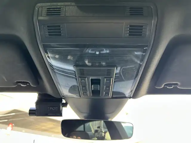 フォルクスワーゲン アルテオン 福岡県 2019(令1)年 10.7万km シルバー サンルーフ/純正ディーラーナビ（TV/BT/DVD/AM/FM/Apple CarPlay)/ヘッドアップディスプレイ/パーキングアシスト/100V充電/パワーシート(前席）/クルーズコントロール/バックカメラ/全方位カメラ/電動リアゲート/ビルトインETC2.0/コーナーセンサー(前後）/パドルシフト/シートヒーター（全席）/ウインカーミラー/アイドリングストップ/USB入力端子/オートエアコン/純正アルミホイール/純正フロアマット/LEDヘッドライト/オートライト/横滑り防止装置/盗難防止装置/カーテンエアバック/スペアキー×1本/取扱説明書/保証書