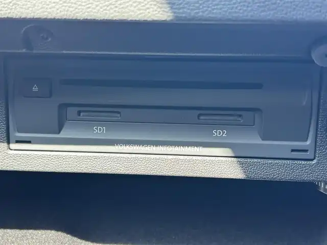 フォルクスワーゲン アルテオン 福岡県 2019(令1)年 10.7万km シルバー サンルーフ/純正ディーラーナビ（TV/BT/DVD/AM/FM/Apple CarPlay)/ヘッドアップディスプレイ/パーキングアシスト/100V充電/パワーシート(前席）/クルーズコントロール/バックカメラ/全方位カメラ/電動リアゲート/ビルトインETC2.0/コーナーセンサー(前後）/パドルシフト/シートヒーター（全席）/ウインカーミラー/アイドリングストップ/USB入力端子/オートエアコン/純正アルミホイール/純正フロアマット/LEDヘッドライト/オートライト/横滑り防止装置/盗難防止装置/カーテンエアバック/スペアキー×1本/取扱説明書/保証書