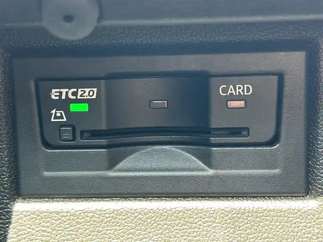 フォルクスワーゲン アルテオン 福岡県 2019(令1)年 10.7万km シルバー サンルーフ/純正ディーラーナビ（TV/BT/DVD/AM/FM/Apple CarPlay)/ヘッドアップディスプレイ/パーキングアシスト/100V充電/パワーシート(前席）/クルーズコントロール/バックカメラ/全方位カメラ/電動リアゲート/ビルトインETC2.0/コーナーセンサー(前後）/パドルシフト/シートヒーター（全席）/ウインカーミラー/アイドリングストップ/USB入力端子/オートエアコン/純正アルミホイール/純正フロアマット/LEDヘッドライト/オートライト/横滑り防止装置/盗難防止装置/カーテンエアバック/スペアキー×1本/取扱説明書/保証書