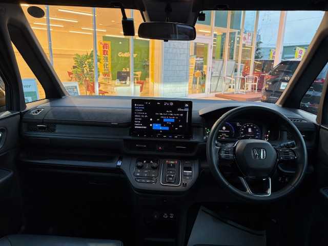 ホンダ ステップワゴン スパーダ eHEV プレミアムライン 大阪府 2022(令4)年 2.3万km クリスタルブラックパール 純正１５．６型フリップダウンモニター　/純正１１．４型ナビ　/全方位カメラ　/フルセグ/ブラインドスポットモニター/ホンダセンシング　/パワーバックドア　/両側パワースライドドア　/ドラレコ　/前席／後席シートヒーター　/ビルトインＥＴＣ　/オットマンチェア/スマートキー