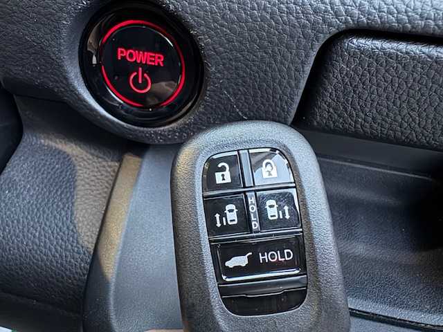 ホンダ ステップワゴン スパーダ eHEV プレミアムライン 大阪府 2022(令4)年 2.3万km クリスタルブラックパール 純正１５．６型フリップダウンモニター　/純正１１．４型ナビ　/全方位カメラ　/フルセグ/ブラインドスポットモニター/ホンダセンシング　/パワーバックドア　/両側パワースライドドア　/ドラレコ　/前席／後席シートヒーター　/ビルトインＥＴＣ　/オットマンチェア/スマートキー