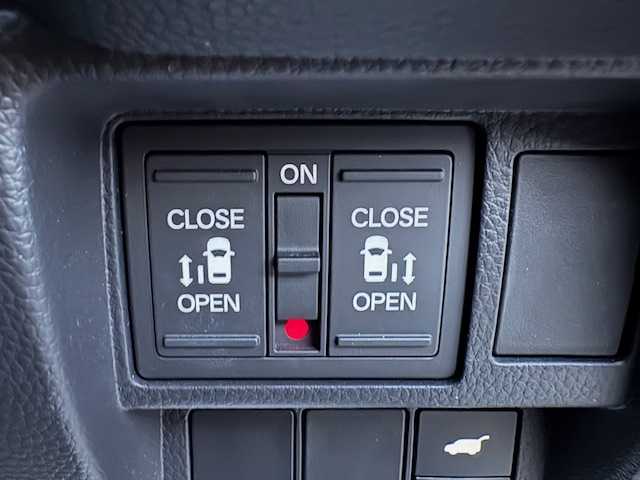 ホンダ ステップワゴン スパーダ eHEV プレミアムライン 大阪府 2022(令4)年 2.3万km クリスタルブラックパール 純正１５．６型フリップダウンモニター　/純正１１．４型ナビ　/全方位カメラ　/フルセグ/ブラインドスポットモニター/ホンダセンシング　/パワーバックドア　/両側パワースライドドア　/ドラレコ　/前席／後席シートヒーター　/ビルトインＥＴＣ　/オットマンチェア/スマートキー