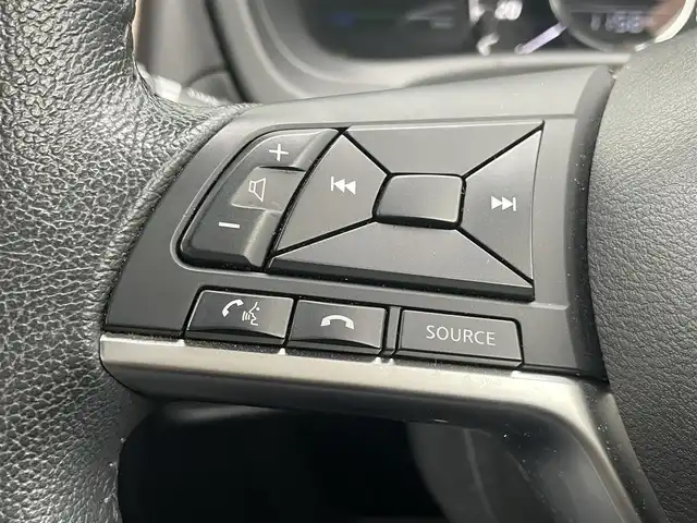 日産 ノート e－パワー メダリスト 香川県 2017(平29)年 7.3万km ブリリアントホワイトパール 純正7インチナビ(MM316D-W)/→AM.FM/フルセグTV/Bluetooth/CD.DVD/アラウンドビューモニター/ハーフレザーシート/LEDヘッドライト/デジタルインナーミラー/革巻きステアリング/ステアリングリモコン/エマージェンシーブレーキ/レーンキープアシスト/コーナーセンサー/純正フロアマット/純正ドアバイザー/純正アルミホイール15インチ/ウィンカーミラー/電格ミラー/ドライブレコーダー/ETC/スマートキー/プッシュスタート