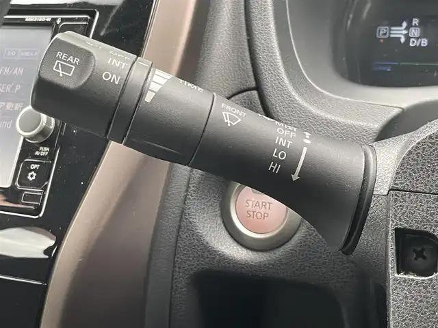 日産 ノート e－パワー メダリスト 香川県 2017(平29)年 7.3万km ブリリアントホワイトパール 純正7インチナビ(MM316D-W)/→AM.FM/フルセグTV/Bluetooth/CD.DVD/アラウンドビューモニター/ハーフレザーシート/LEDヘッドライト/デジタルインナーミラー/革巻きステアリング/ステアリングリモコン/エマージェンシーブレーキ/レーンキープアシスト/コーナーセンサー/純正フロアマット/純正ドアバイザー/純正アルミホイール15インチ/ウィンカーミラー/電格ミラー/ドライブレコーダー/ETC/スマートキー/プッシュスタート