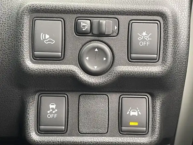 日産 ノート e－パワー メダリスト 香川県 2017(平29)年 7.3万km ブリリアントホワイトパール 純正7インチナビ(MM316D-W)/→AM.FM/フルセグTV/Bluetooth/CD.DVD/アラウンドビューモニター/ハーフレザーシート/LEDヘッドライト/デジタルインナーミラー/革巻きステアリング/ステアリングリモコン/エマージェンシーブレーキ/レーンキープアシスト/コーナーセンサー/純正フロアマット/純正ドアバイザー/純正アルミホイール15インチ/ウィンカーミラー/電格ミラー/ドライブレコーダー/ETC/スマートキー/プッシュスタート